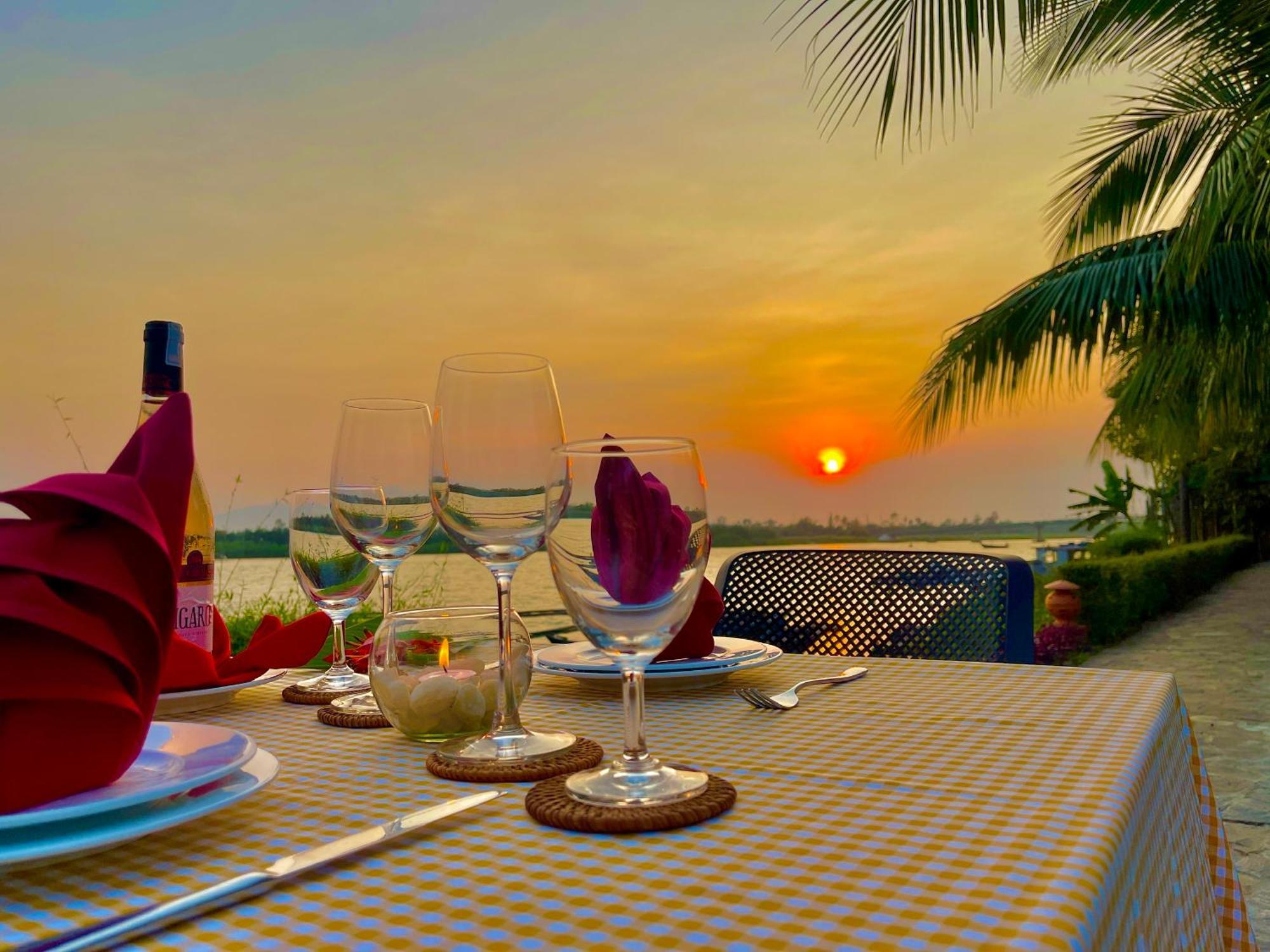 Bel Marina Hoi An Resort Экстерьер фото Sunset at the Riverine Restaurant