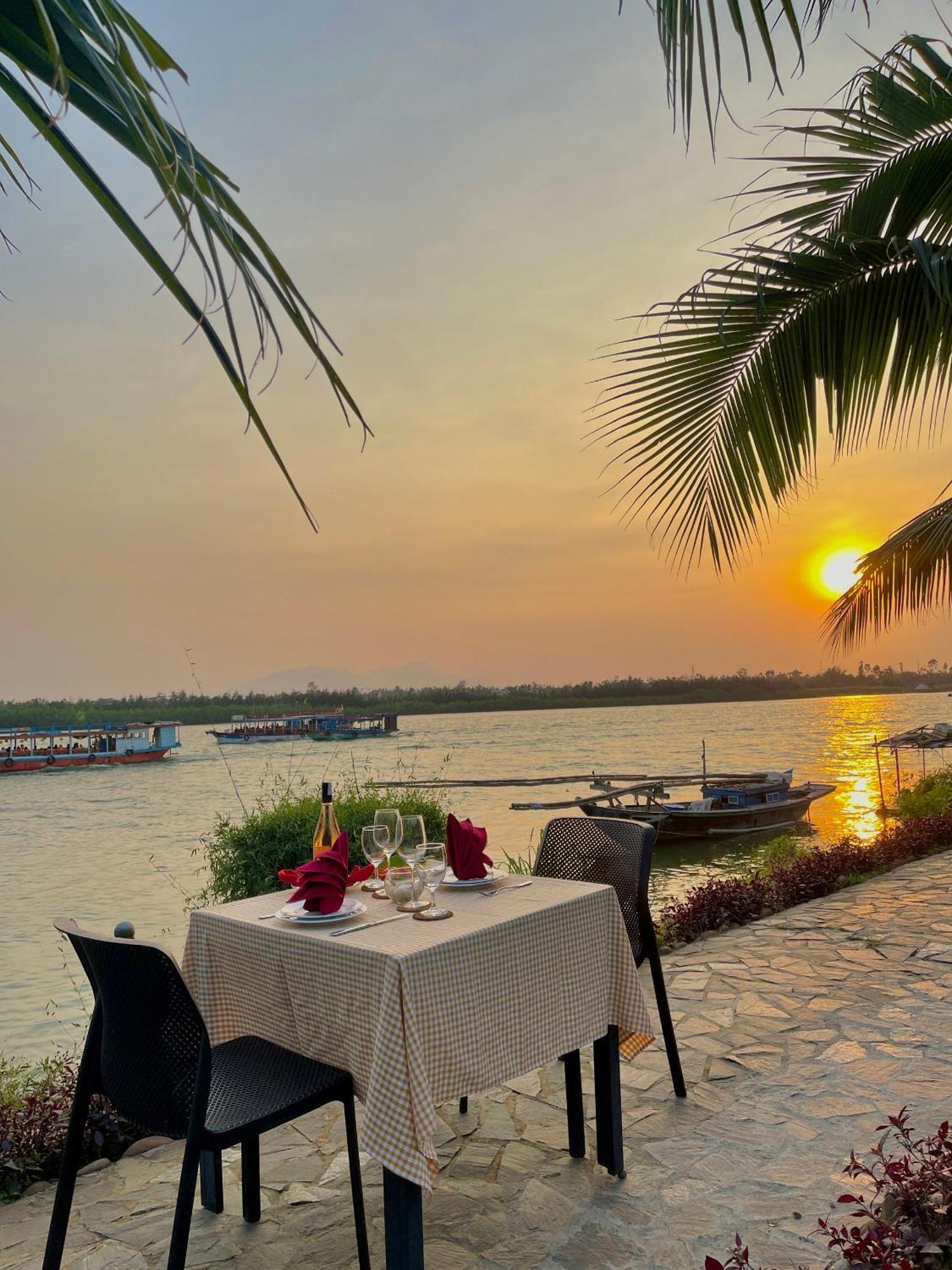 Bel Marina Hoi An Resort Экстерьер фото Sunset at the Riverine Restaurant