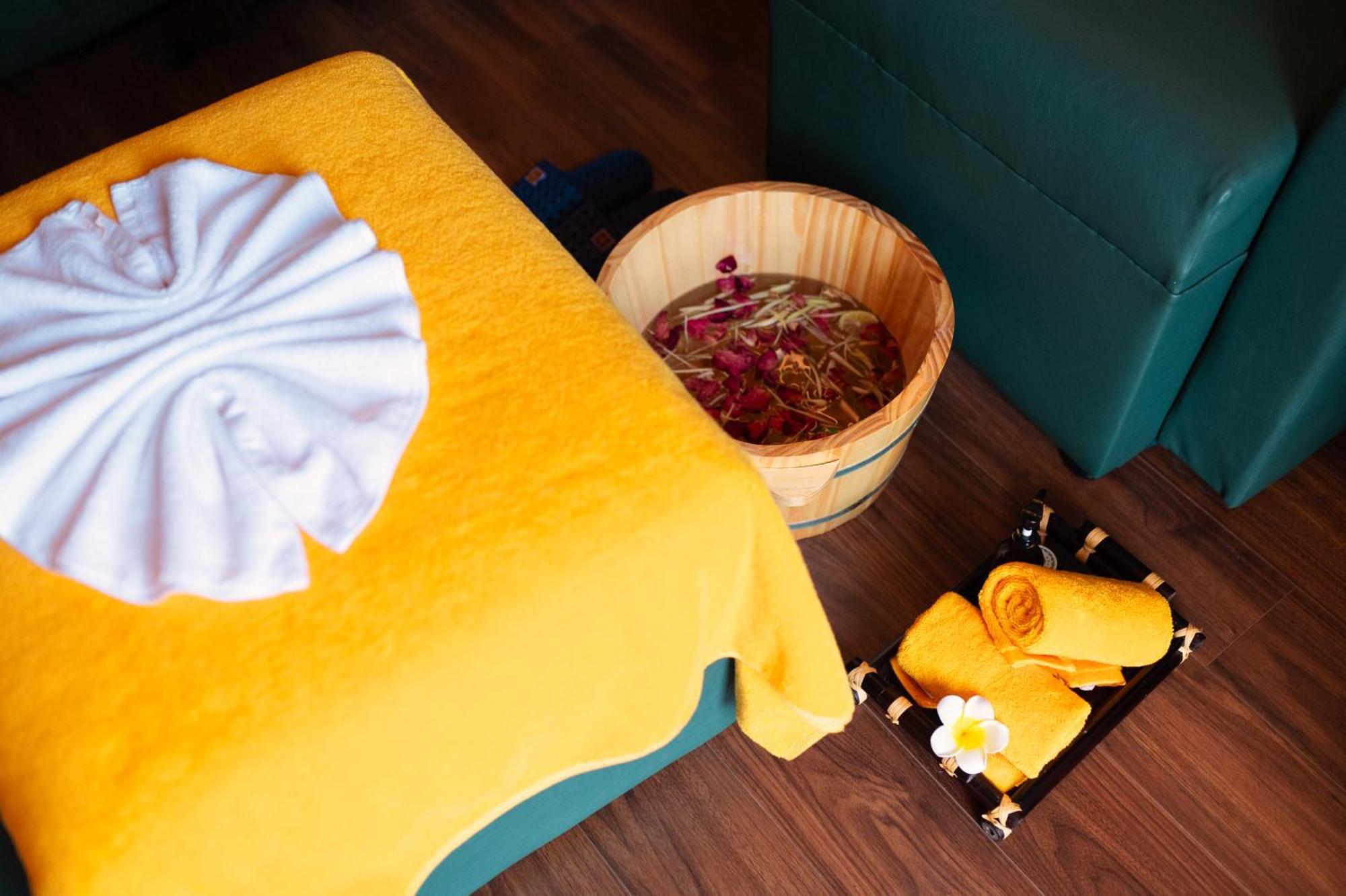 Bel Marina Hoi An Resort Экстерьер фото A spa treatment