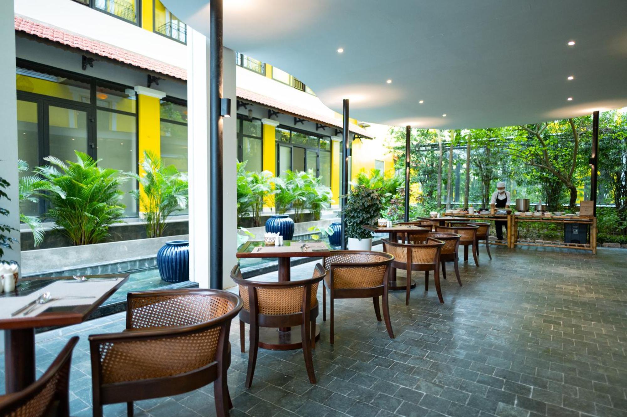 Bel Marina Hoi An Resort Экстерьер фото The interior of the restaurant